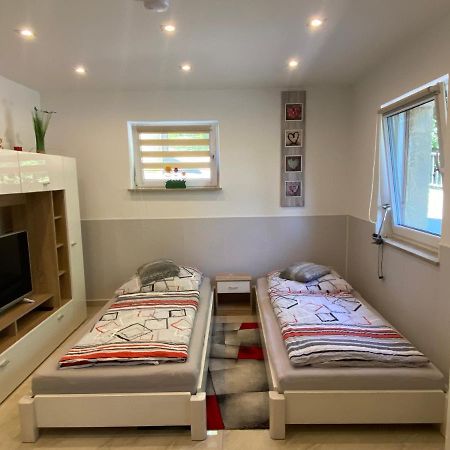 1 Zi. Apartment Naehe Flughafen/Messe Stuttgart 24H Waldenbuch Zewnętrze zdjęcie