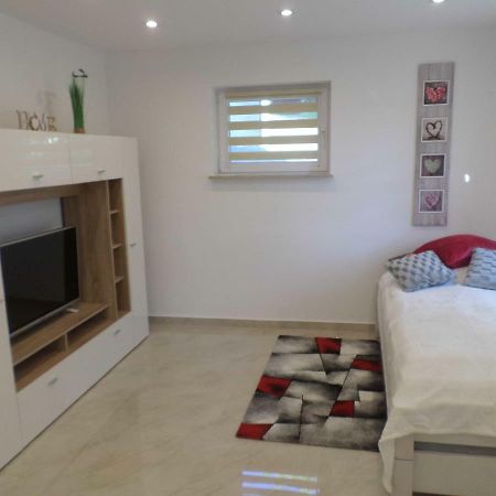 1 Zi. Apartment Naehe Flughafen/Messe Stuttgart 24H Waldenbuch Zewnętrze zdjęcie