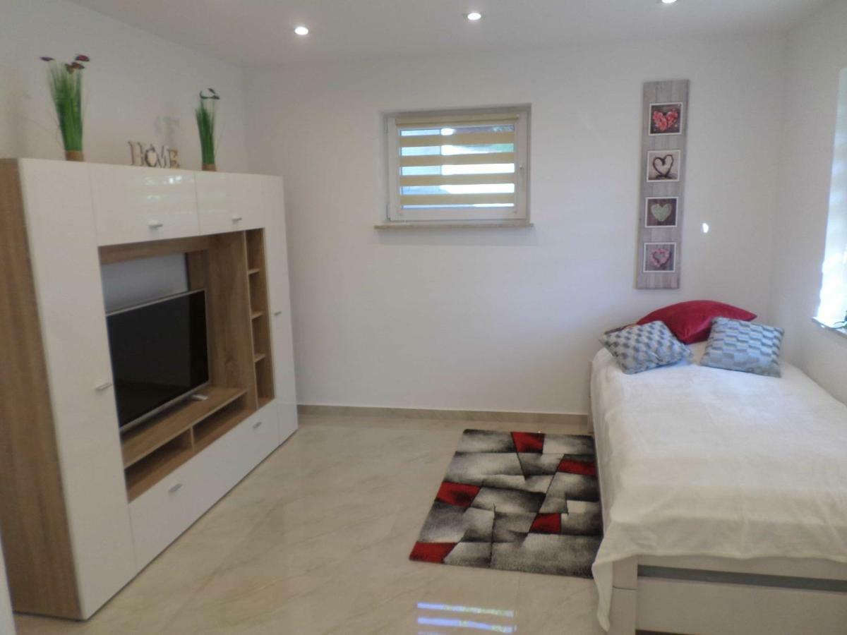1 Zi. Apartment Naehe Flughafen/Messe Stuttgart 24H Waldenbuch Zewnętrze zdjęcie
