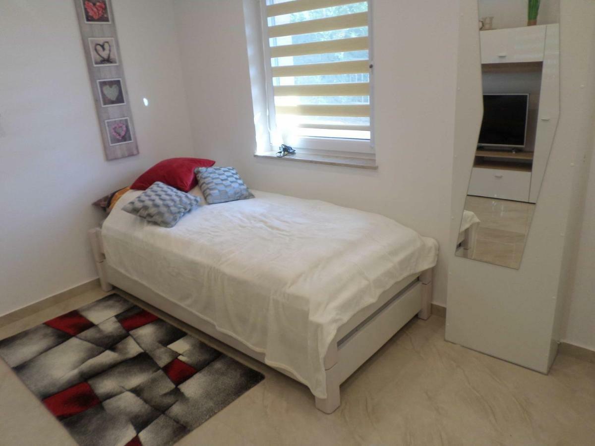 1 Zi. Apartment Naehe Flughafen/Messe Stuttgart 24H Waldenbuch Zewnętrze zdjęcie