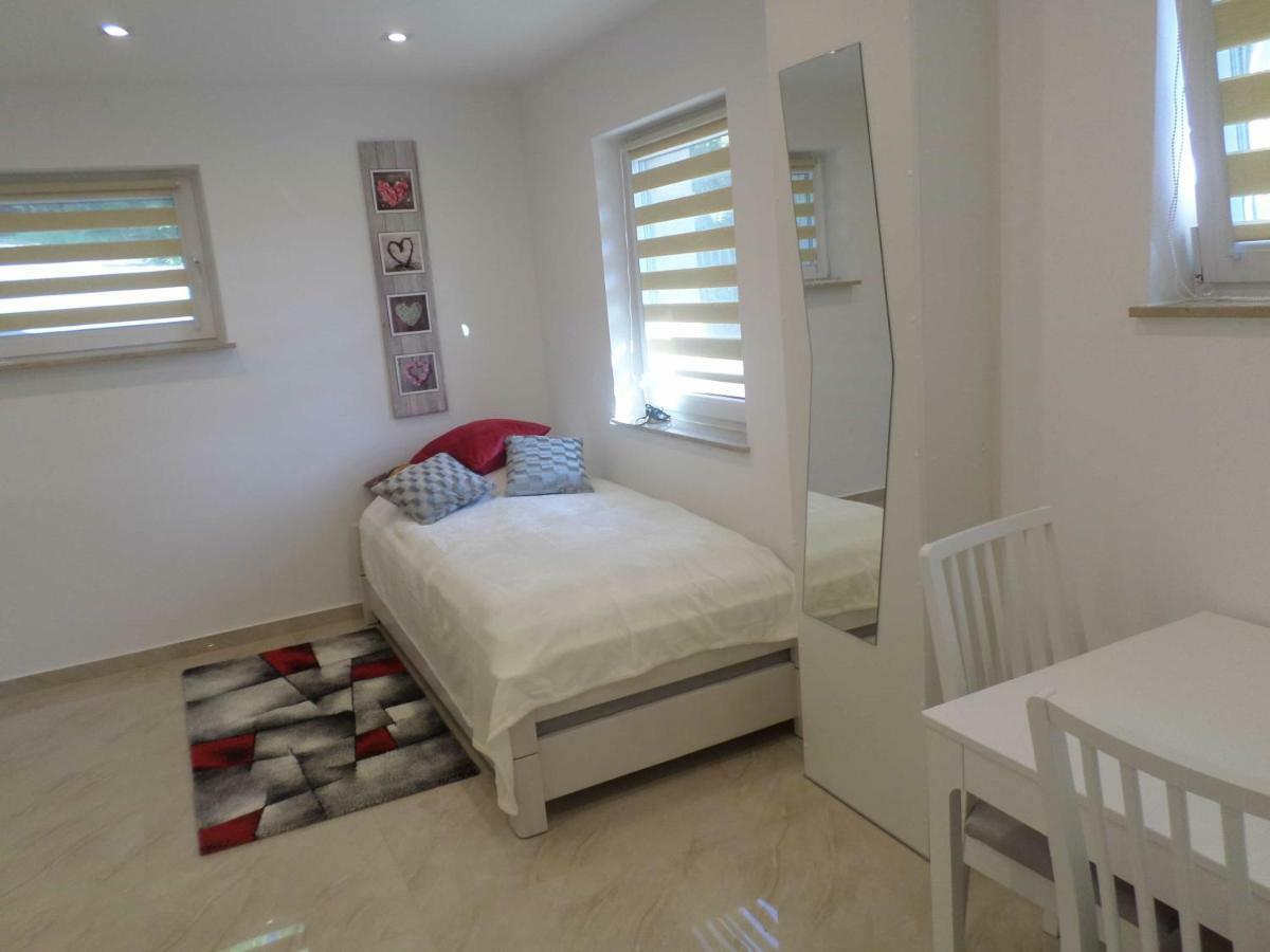 1 Zi. Apartment Naehe Flughafen/Messe Stuttgart 24H Waldenbuch Zewnętrze zdjęcie